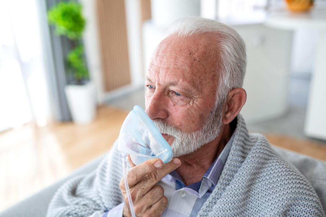 Elderly patient using home oxygen therapy supplied by an oxygen provider