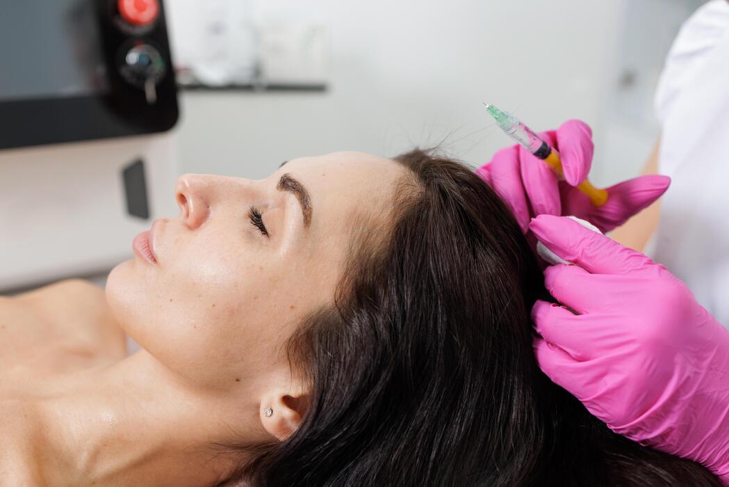 PRP clinics IT support Clinician administering a scalp PRP injection for hair restoration at a regenerative PRP clinic