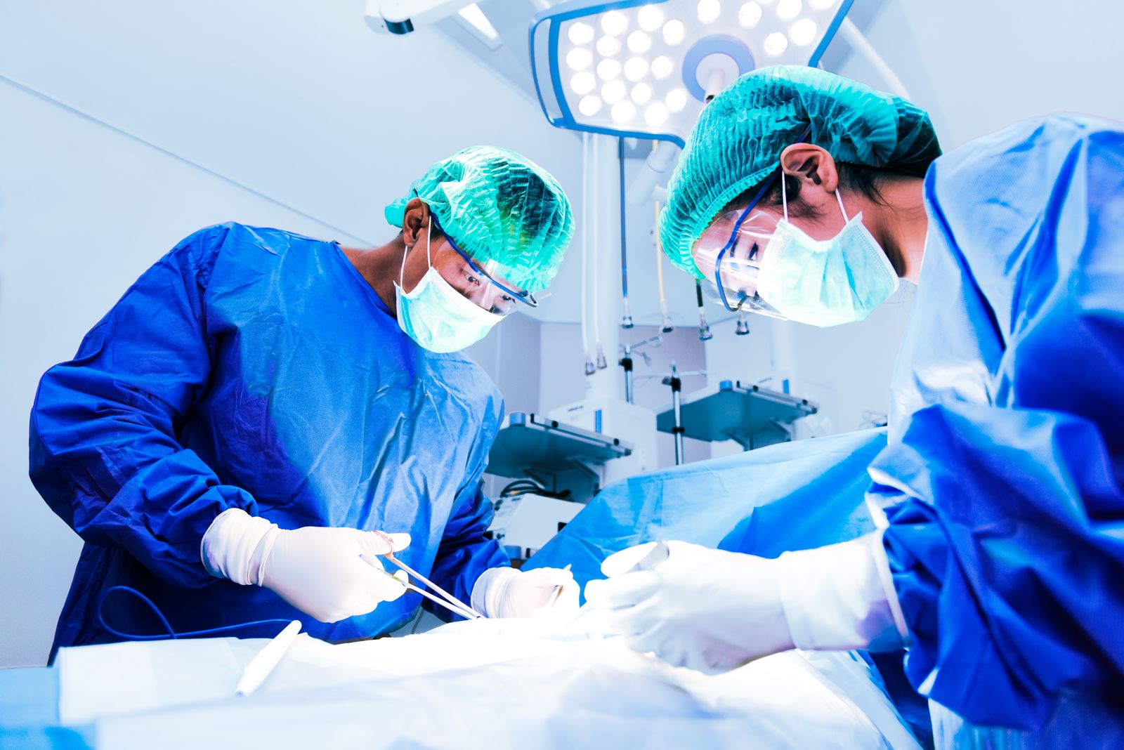 Surgical Center IT Support Surgeons performing procedure in operating room - IT support for surgical centers